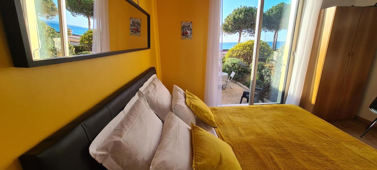 Studio De La Plage - Mer, Terrasse Et Garage Cagnes-sur-Mer Buitenkant foto